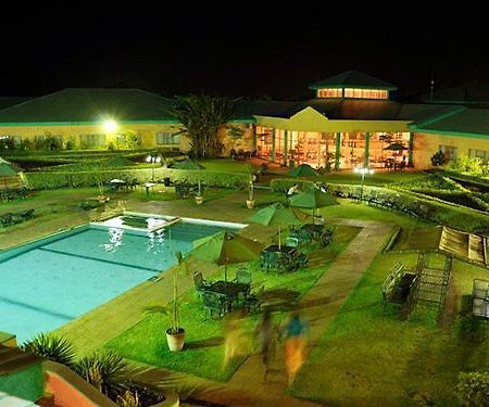 Crossroads Hotel Лилонгве Экстерьер фото
