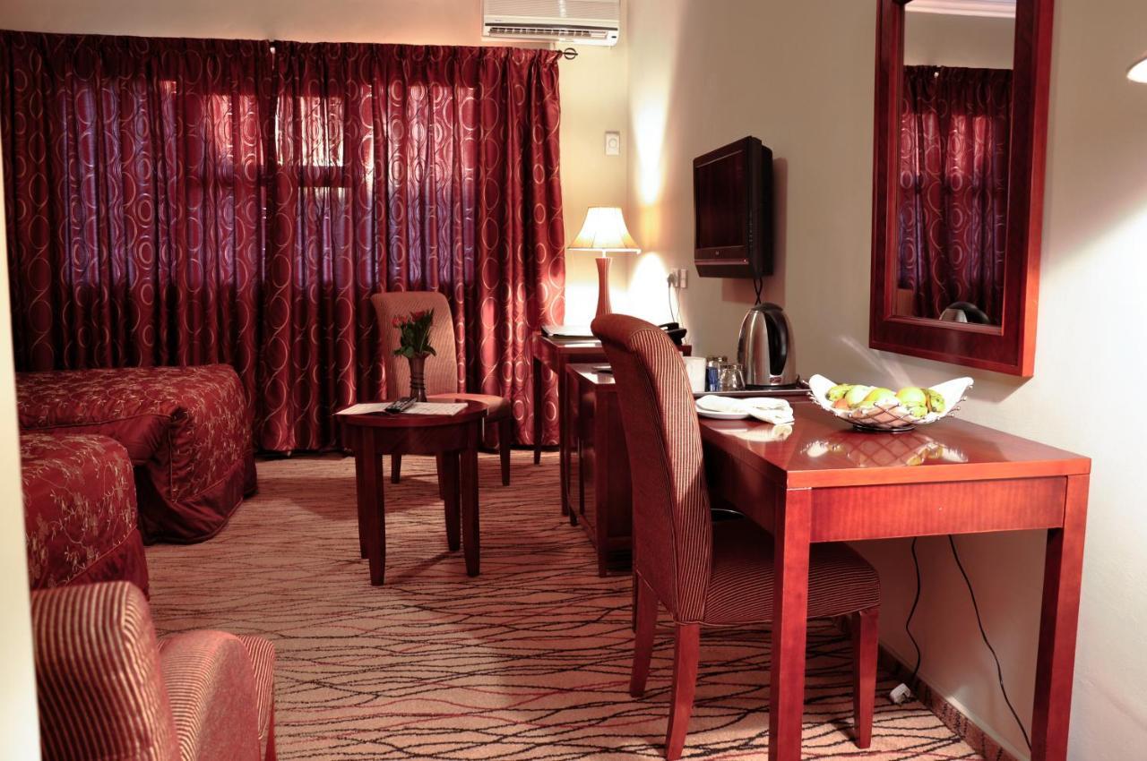 Crossroads Hotel Лилонгве Экстерьер фото