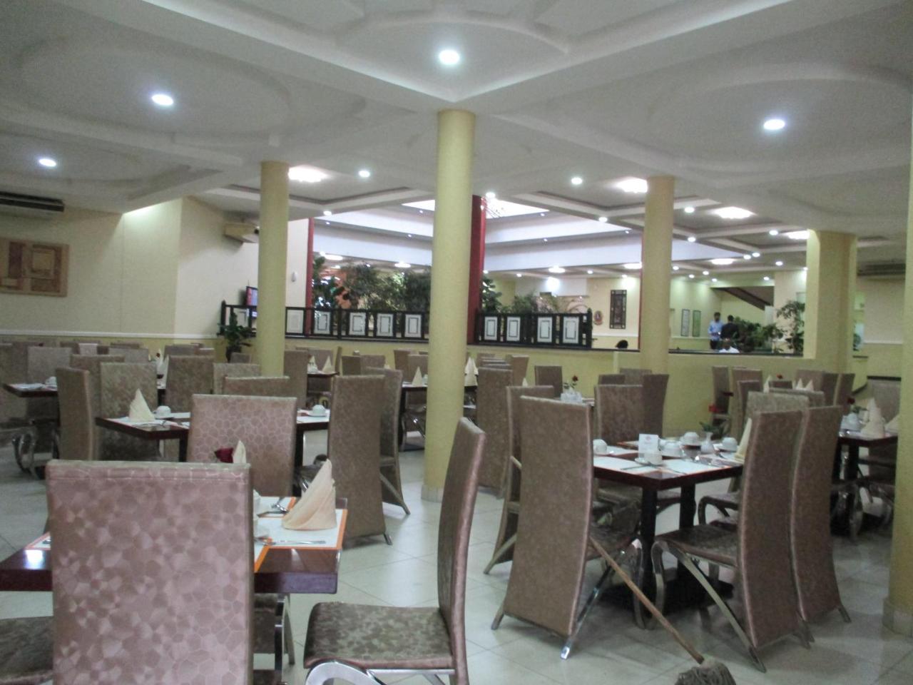 Crossroads Hotel Лилонгве Экстерьер фото
